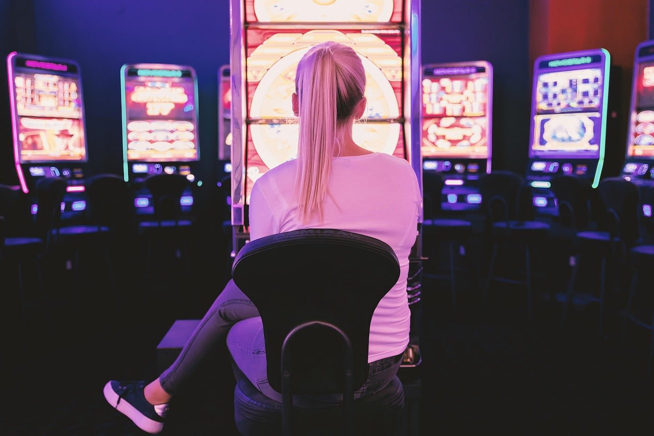 မြန်မာ Esports ပြိုင်ပွဲ live odds ကစားနေသော မြင်ကွင်း
